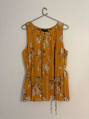 Banana Republic Pleated Floral Sleeveless Top - Medium - NWT